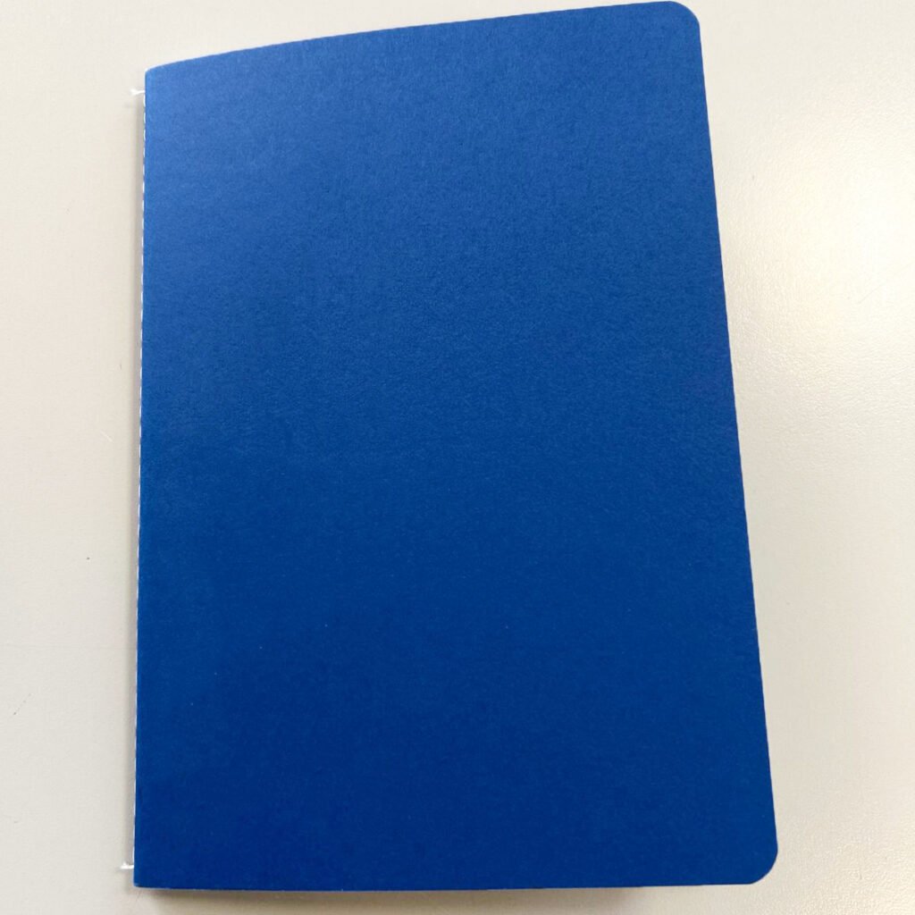 Blue Slim singer notebook made with a Gmund cardboard cover